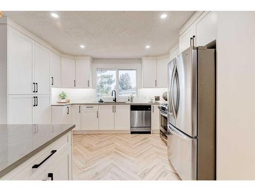 1732 Valleyview Road Ne, Calgary, AB - Indoor Photo Showing Kitchen