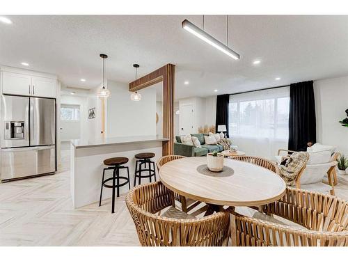 1732 Valleyview Road Ne, Calgary, AB - Indoor Photo Showing Dining Room