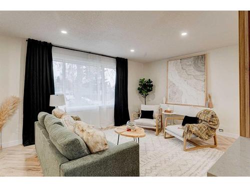 1732 Valleyview Road Ne, Calgary, AB - Indoor