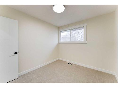 1732 Valleyview Road Ne, Calgary, AB - Indoor Photo Showing Other Room