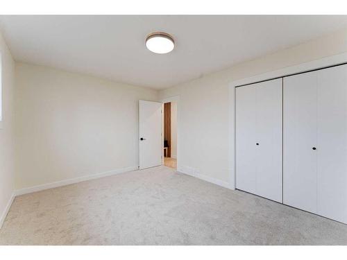 1732 Valleyview Road Ne, Calgary, AB - Indoor Photo Showing Other Room