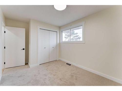 1732 Valleyview Road Ne, Calgary, AB - Indoor Photo Showing Other Room