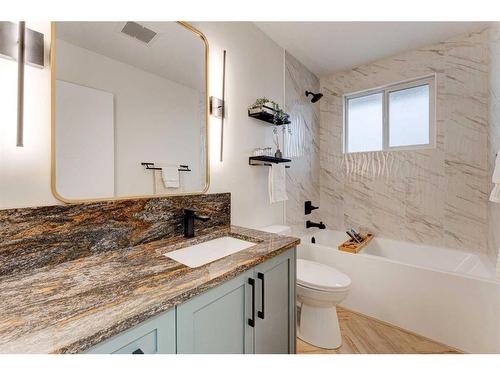 1732 Valleyview Road Ne, Calgary, AB - Indoor Photo Showing Bathroom