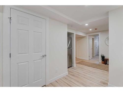 1732 Valleyview Road Ne, Calgary, AB - Indoor Photo Showing Other Room