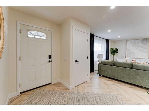 1732 Valleyview Road Ne, Calgary, AB - Indoor Photo Showing Other Room