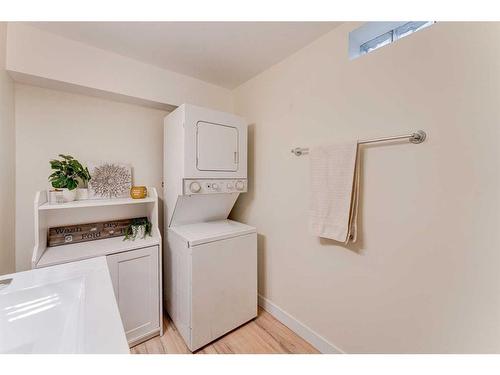 1732 Valleyview Road Ne, Calgary, AB - Indoor Photo Showing Laundry Room