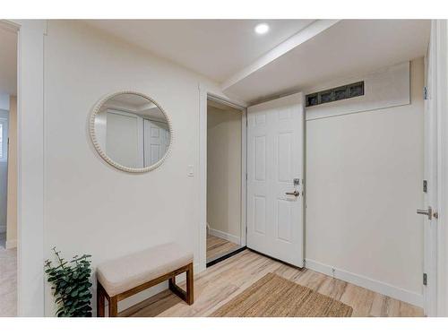 1732 Valleyview Road Ne, Calgary, AB - Indoor Photo Showing Other Room