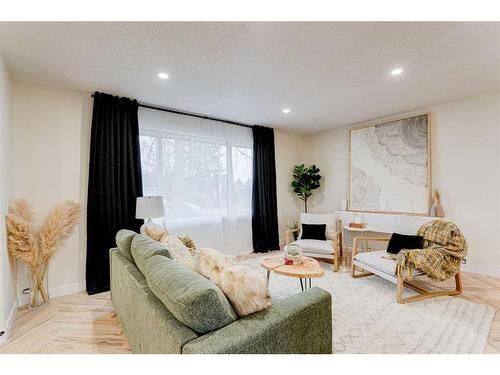 1732 Valleyview Road Ne, Calgary, AB - Indoor