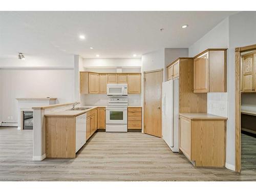 2358-151 Country Village Road Ne, Calgary, AB - Indoor Photo Showing Kitchen