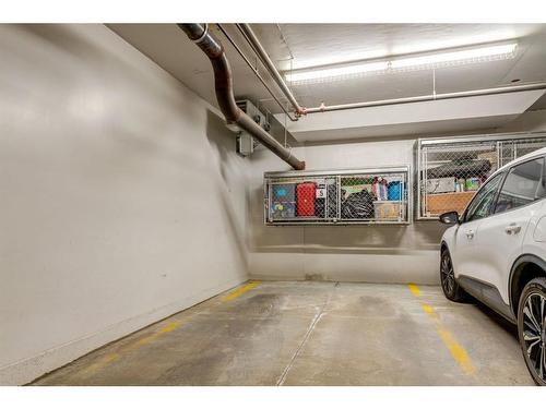 3408-402 Kincora Glen Road Nw, Calgary, AB - Indoor Photo Showing Garage