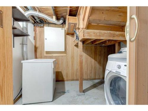 443 Hendon Drive Nw, Calgary, AB - Indoor Photo Showing Laundry Room