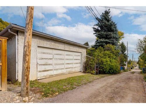 443 Hendon Drive Nw, Calgary, AB - Outdoor