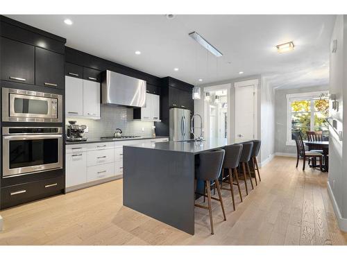 728 36 Street Nw, Calgary, AB - Indoor Photo Showing Kitchen With Upgraded Kitchen