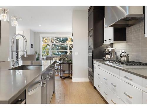 728 36 Street Nw, Calgary, AB - Indoor Photo Showing Kitchen With Upgraded Kitchen