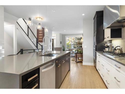 728 36 Street Nw, Calgary, AB - Indoor Photo Showing Kitchen With Upgraded Kitchen