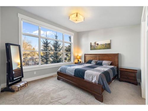 728 36 Street Nw, Calgary, AB - Indoor Photo Showing Bedroom