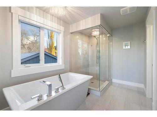 728 36 Street Nw, Calgary, AB - Indoor Photo Showing Bathroom