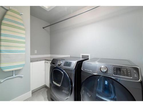 728 36 Street Nw, Calgary, AB - Indoor Photo Showing Laundry Room