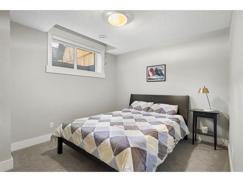 728 36 Street Nw, Calgary, AB - Indoor Photo Showing Bedroom