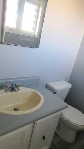 808 3 Avenue, Bassano, AB - Indoor Photo Showing Bathroom