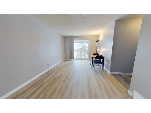 A-5952 45 Avenue, Lacombe, AB - Indoor Photo Showing Other Room