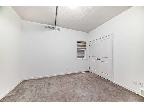 37 Savanna Grove Ne, Calgary, AB - Indoor Photo Showing Other Room