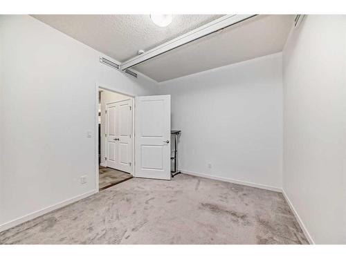 37 Savanna Grove Ne, Calgary, AB - Indoor Photo Showing Other Room