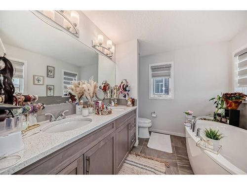 37 Savanna Grove Ne, Calgary, AB - Indoor Photo Showing Bathroom