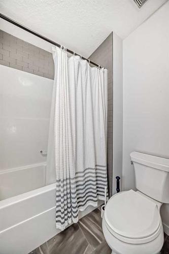 37 Savanna Grove Ne, Calgary, AB - Indoor Photo Showing Bathroom