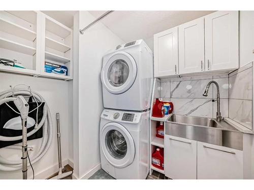 37 Savanna Grove Ne, Calgary, AB - Indoor Photo Showing Laundry Room