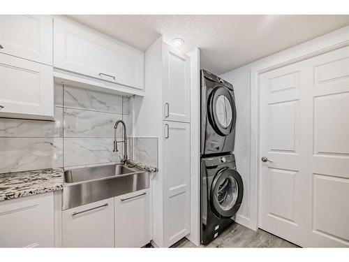 37 Savanna Grove Ne, Calgary, AB - Indoor Photo Showing Laundry Room