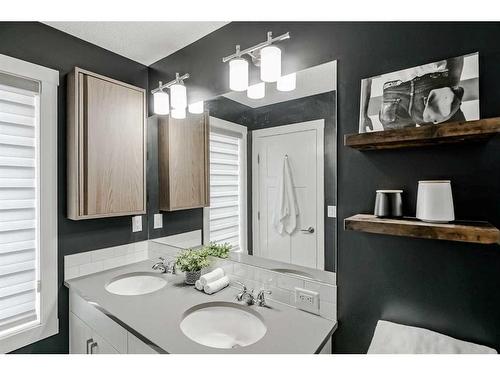 14921 1 Street Nw, Calgary, AB - Indoor Photo Showing Bathroom