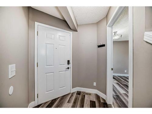 27 Canoe Circle Sw, Airdrie, AB - Indoor Photo Showing Other Room