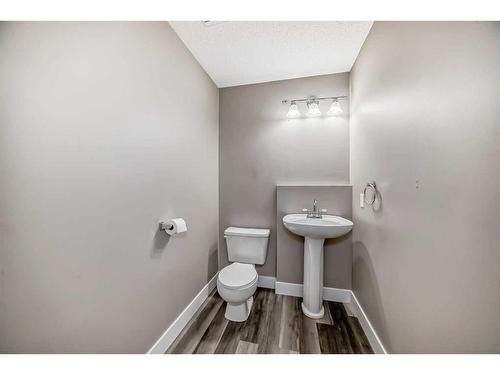 27 Canoe Circle Sw, Airdrie, AB - Indoor Photo Showing Bathroom