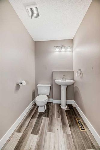 27 Canoe Circle Sw, Airdrie, AB - Indoor Photo Showing Bathroom