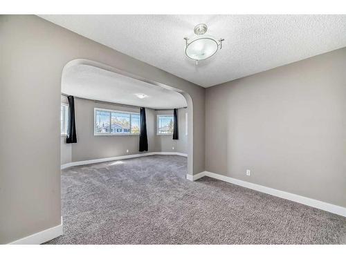 27 Canoe Circle Sw, Airdrie, AB - Indoor Photo Showing Other Room