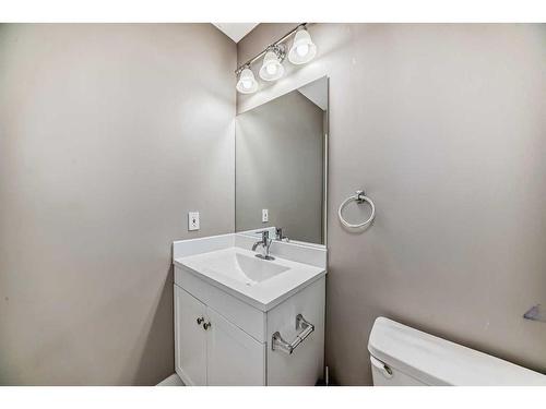 27 Canoe Circle Sw, Airdrie, AB - Indoor Photo Showing Bathroom