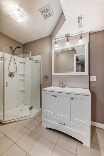 27 Canoe Circle Sw, Airdrie, AB - Indoor Photo Showing Bathroom