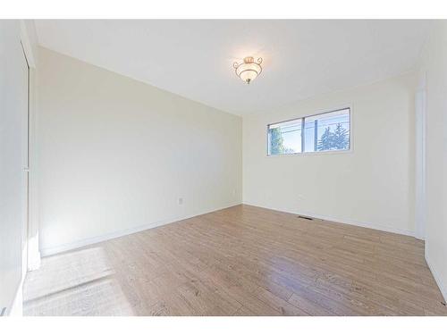 4627 Whitehorn Drive, Calgary, AB - Indoor Photo Showing Other Room