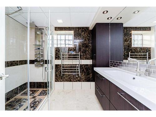 4627 Whitehorn Drive, Calgary, AB - Indoor Photo Showing Bathroom