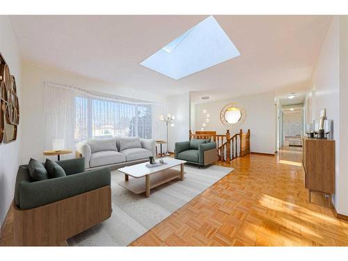 4627 Whitehorn Drive, Calgary, AB - Indoor Photo Showing Living Room