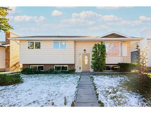 4627 Whitehorn Drive, Calgary, AB - Outdoor