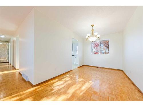 4627 Whitehorn Drive, Calgary, AB - Indoor Photo Showing Other Room