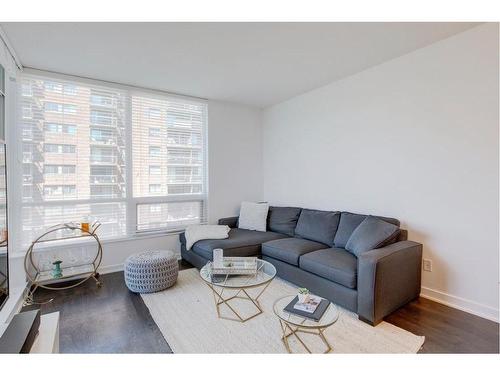 915-626 14 Avenue Sw, Calgary, AB - Indoor Photo Showing Living Room