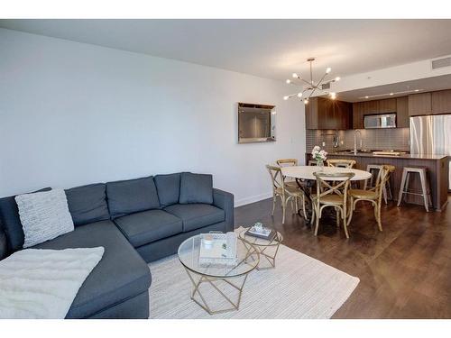 915-626 14 Avenue Sw, Calgary, AB - Indoor Photo Showing Living Room