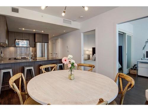 915-626 14 Avenue Sw, Calgary, AB - Indoor Photo Showing Dining Room