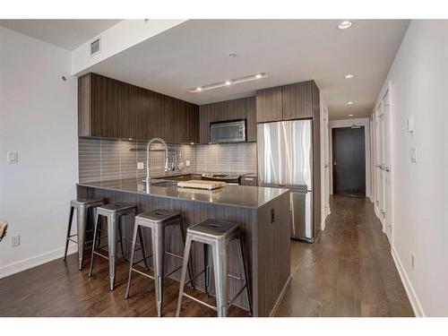 915-626 14 Avenue Sw, Calgary, AB - Indoor Photo Showing Kitchen With Stainless Steel Kitchen With Upgraded Kitchen