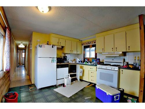 237 Big Hill Circle Se, Airdrie, AB - Indoor Photo Showing Kitchen