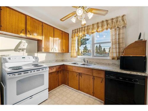 18 Harmon Place Sw, Calgary, AB - Indoor Photo Showing Kitchen With Double Sink