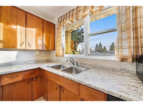 18 Harmon Place Sw, Calgary, AB - Indoor Photo Showing Kitchen With Double Sink